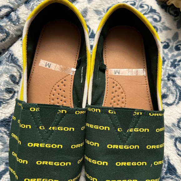 Oregon Ducks SZ M Women’s Shoes 7/8 - Picture 3 of 11